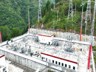 滇藏铁路丽香段首个牵引变电所送电成功