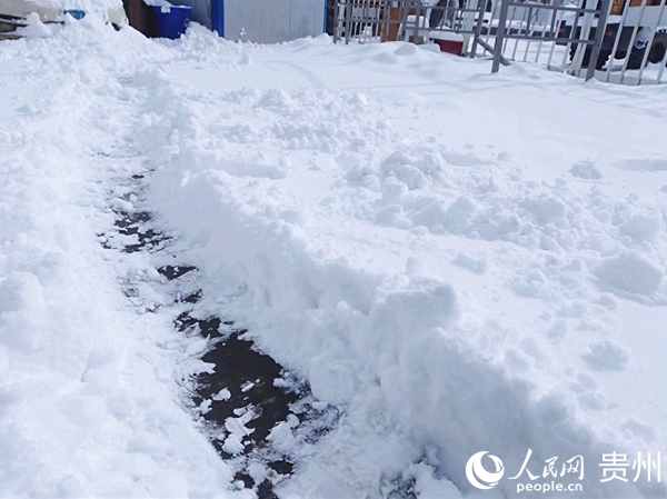 站门前积雪。马天涛 摄